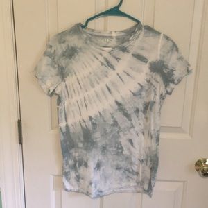 Gap women’s blue and white tie-dye tee